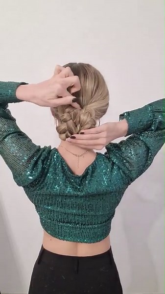 Easy Party Ponytail Hairstyle: Quick and Stylish Look for Any Celebration