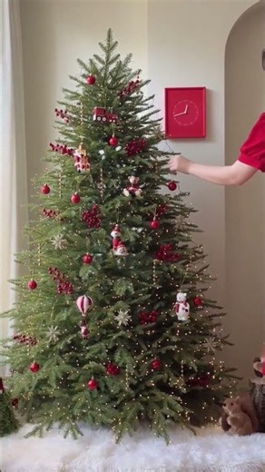 Decorate A Red Christmas Tree #decor #decoration #christmastree #christmas #xmas #christmasdecor