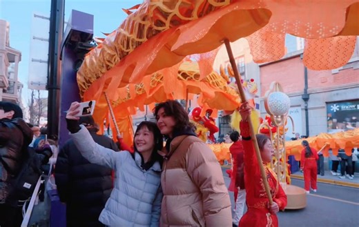 This Spring Festival, join Xinhua's You Zhixin and Lile Mahoney, an American student at ECNU, as they explore Shanghai - where warmth meets liveliness, fashion embraces tradition. Feel the charm of Spring Festival and grow with us through #BecomingChinese | China Xinhua News
