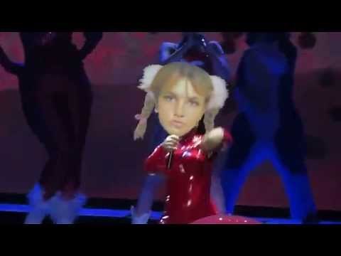 Miley Cyrus - SMS (Bangerz) & 4x4 [Live in Madrid 2014]