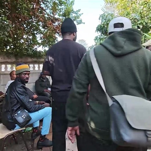 33K views · 1.7K reactions | Descobri a Vida dos Angolanos nos Guetos de Cape Town Vídeo Completo: https://youtu.be/RtzmPsQsKl8 | Vlogs do Primata | Facebook