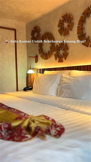 de JAVA Hotel Bandung on Instagram: "Liburan keluarga jadi makin nyaman di Suites Room Dejava Hotel Bandung! . Dengan area living room yang luas dan kasur super lega, kamar ini pas banget buat 1 keluarga. Tidur bertiga pun tetap nyaman 😍 . Bisa quality time bareng, santai di ruang tamu, sampai istirahat dengan suasana homey 🛋️ . Cocok banget buat family getaway yang butuh kenyamanan plus suasana hangat ❤️ . 📍 Booking sekarang di www.dejavahotel.com dan nikmati liburan keluarga tak terlupakan 