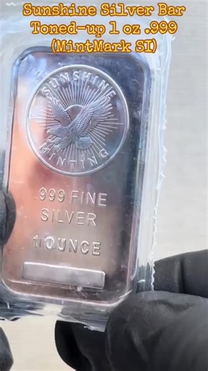 ☀🦅 Sunshine Mint 1oz .999 Fine Silver Bar – Collector’s Cornerstone! ✨ For the guy who builds his collection on trust, purity, and American craft – this bar is non-negotiable. Crafted by Idaho’s Sunshine Mint (40 years of numismatic excellence), this 1oz silver bar is forged with .999 pure silver – the gold standard for serious collectors and investors alike. The iconic sun-eagle design isn’t just eye candy: it’s a symbol of U.S. minting heritage, with crisp engravings that pop in any display c