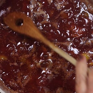 264K views · 252 reactions | Homemade fig jam: sweet and succulent. A perfect pairing with toast, prosciutto and cheeses. Equally elegant on a charcuterie board as it is on a warm slice of bread. RECIPE: https://balkanlunchbox.com/homemade-fig-jam/ RECEPT: https://www.youtube.com/watch?v=Y3zgzgxKZfo | Balkan Lunch Box | Facebook