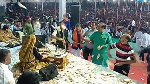 Video: ડાયરામાં ડોલરનો વરસાદ! ધારાસભ્યોએ ગીતા રબારી પર વરસાવ્યા રૂપિયા