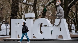 Estatua de 'Flow' "Vigila" la Ciudad de Riga, Letonia
