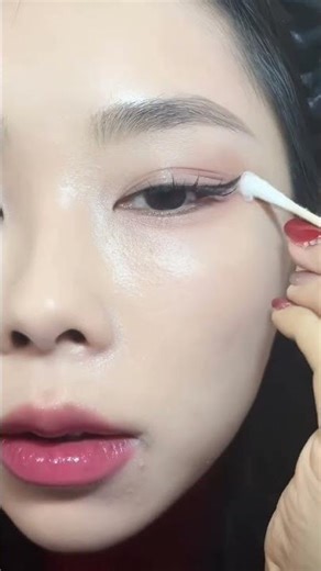 Master the Cross Eyeliner: A Step-by-Step Guide