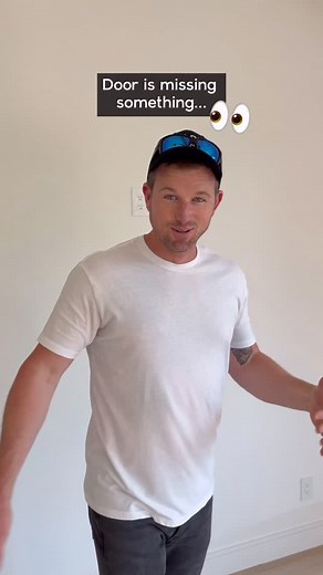 Dennis Comstock - Builder Brigade on Instagram: "🏠 Building soon? Don’t start without my Home Building Checklist 👉 BuilderBrigade.com This trim-less door looks so good. So many little features to consider when building. I’m always amazed how I continue to find these new features. This build is located here in Dallas, TX Builder: @newleafcustomhomesdallas #BuilderBrigade #homebuildingtips #homebuilding #NewConstruction #customHome #HomeBuildingChecklist #Doors #trim #trimless #drywallreturn"