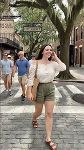Happy Stroll Through Historic Savannah! 💖