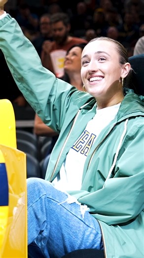 Notre Dame women’s basketball alum Dara Mabrey Revved Up the crowd as part of Gainbridge Night 🔥☘️ #ParityWeek | Indiana Pacers