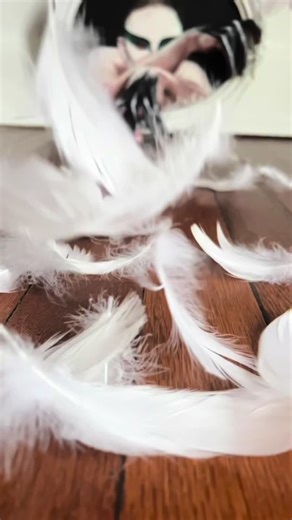 2025 in 1 min. 🤯 This year I got to work on exciting projects, finally finish some pending work, but mostly I focused on family. I had so many new ideas but not a ton of time! Moving into 2026 with lots of inspo ✨ #art