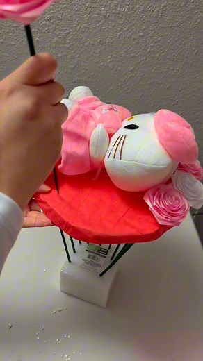 Cómo hacer un ramo de rosas eternas con peluche #ramo #rosas #rosaseternas #peluche #tutorial | Dian Rosas Eternas y más.