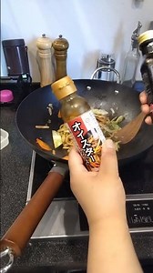 きのうのうどんの残り🌞バルサミコ酢とオイスターソースで焼きうどん #バルサミコ酢#焼きうどん