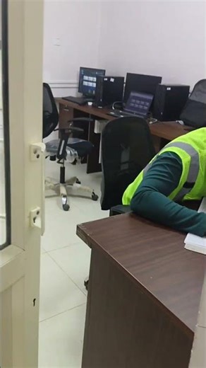 Inside Wind Farm SCADA Room ⚡ | Real-Time Turbine Monitoring #windturbine#renewableenergy#shorts