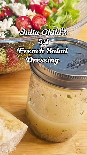 I Love Julia Child's 5:1 French Salad Dressing 👏🥗 Not to Vinegary, flavorful and super easy to make.👌 #juliachild #salad #foodtiktok #homemade #recipe #foodie #simplywanderfull #fypシ