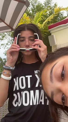 charli d’amelio (@charlidamelio)’s video of charli d'amelio