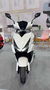 Premium scooter with long life removable lithium battery, perfect for food delivery, with EEC.