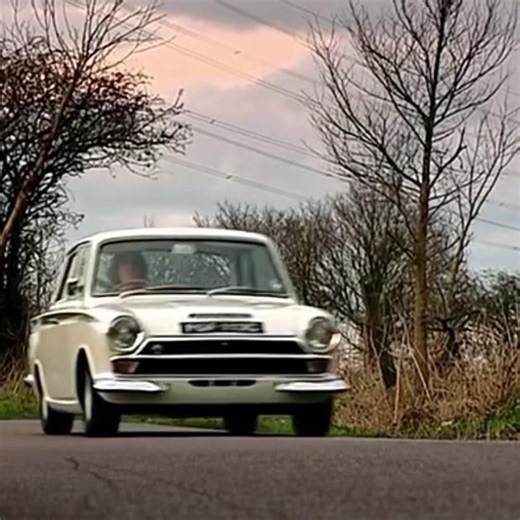 Exploring the Iconic Ford Cortina Mk.1 and Its History on the M1