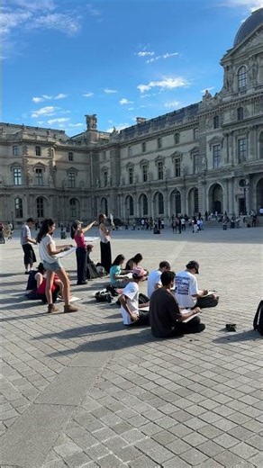 LOUVRE: OPEN-AIR ART! Isn't that fantastic?! ❤️ #paris #parisdiaries #paristips #travel