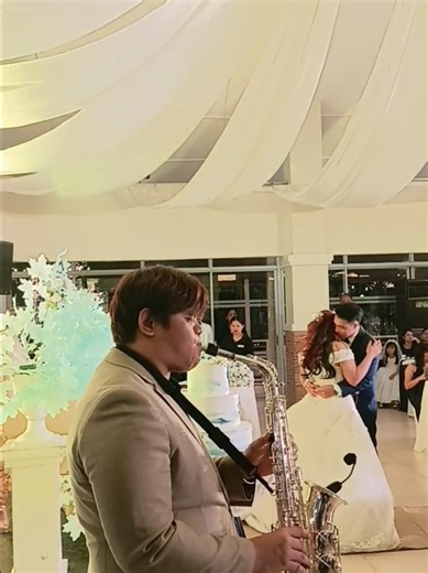 Couples first dance - When god made you Live saxophone #weddingmusician #weddingsaxophonist #saxplayer #firstdance #saxophone