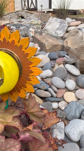 36K views · 1K reactions | You can find the directions for this flower here https://theshabbytree.com/how-to-get-creative-with-paint-for-plastic/ | The Shabby Tree | Facebook