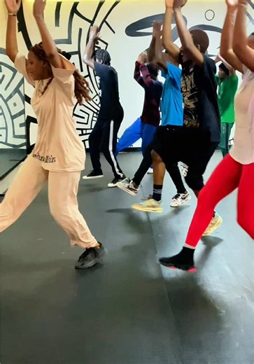 Happy international dance day! To you all dancers 😍🥂🔥#divine_uwa #tiktokrwanda🇷🇼 #viral_video #rwandatiktok🇷🇼 #visitrwanda #foryoupage❤️❤️ #trendingvideo #tiktokrwanda🇷🇼🇷🇼