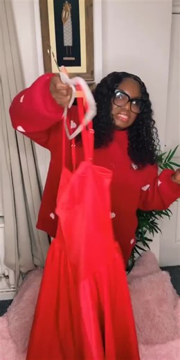 Discover the Women's Backless Bodycon Dress with adjustable straps and slim fit—perfect for summer parties and effortless style.