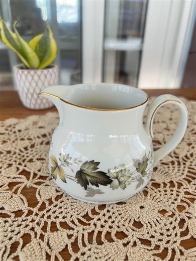 Vintage Royal Doulton Creamer | Larchmont Creamer Pitcher | Fine Bone China | Made in England - Etsy