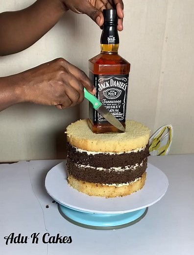 Decorate a Whiskey Cake with Vanilla and Chocolate Layers