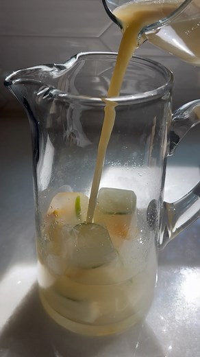 PITCHER PERFECT MARGARITAS 🍋🏈 What’s better for game day than a pitcher of classic margaritas? Hard to beat! This recipe is foolproof, good every time and always a hit. Can’t wait to see who’s going to win the Super Bowl: Taylor or Usher? 🍸MAKES 6 MARGARITAS 🍸 INGREDIENTS: 1.5 cups blanco I love @dosprimostequila 1.5 cups freshly squeezed lime juice 3/4 cup orange liqueur (Cointreau, triple sec, etc) 2 ounces agave Tajín for cocktail glass rim DIRECTIONS: Fill a pitcher halfway with ice. Pou