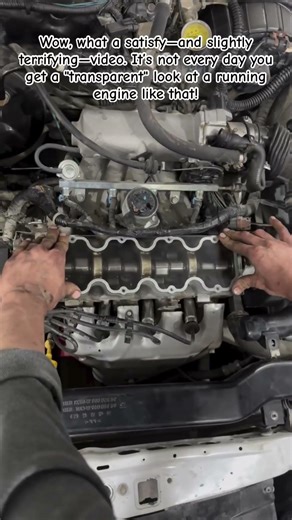 Inside a Running Engine: Clear Valve Cover POV! 🏎️💨#CarMechanic #EngineInternal #Camshaft #OilFlow