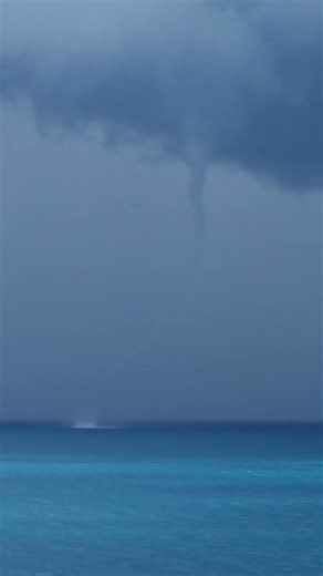 Sent in by Rachel We just caught this at Airlie Beach. On the back of Carnival Encounter Not for media use | Brisbane Weather