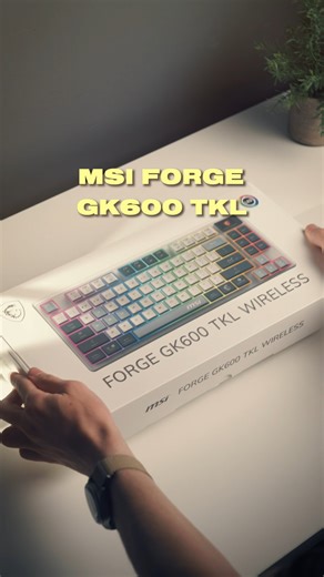 無線？有線？熱插拔？RGB？GK600 TKL要全部😎 透過 @proyamyampc 乾淨俐落的開箱，完美展示了這把鍵盤到底有多燃！ #FORGE #GK600TKL #Keyboard | MSI Gaming