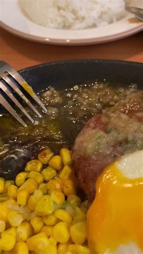 Pork borger with egg