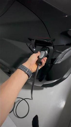 Cargando el Tesla model Y performance