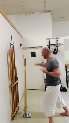 Makiwara seiken tsuki, Tate tsuki goju Ryu #karate