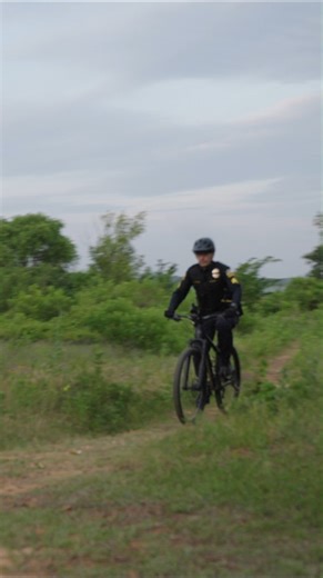 Happy Friday! If you’re already dreading going back to work on Monday, it might be time to make the switch to FMPD. 🤔 Lateral Police Officers start at $81,078.40 annually in Flower Mound and increase based on additional whole years of experience. To learn more about our lateral transfer program, apply for an open position, and see the full video, visit www.flowermoundpdjobs.com. | Flower Mound Police Department