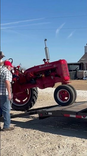 1948 Farmall C, headed home, job is complete! Happy Customer! #restoration #farmallc #farming