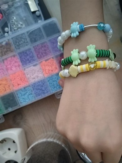 yellow Bracelet! answer the question in comments! 🫰🏼😽 tags : #viral #dontflop #blowup #foryou #bracelets