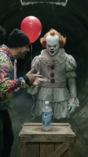 Pennywise watching @LBSicKKoENT Baddleraps a Ohana Blueberry Lemonade Zero Sugar Faygo #faygo