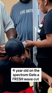 This one was way too good. Michael did so well he got the whole treatment from @HenryTribes fresh taper fresh edge up and a lil wave treatment. This was only his first time and he did amazing. Huge shout out to mom for prepping him for this session by repeatedly showing him Henry’s introductory video on YouTube. Donate to a sensory friendly haircut via Go fund me https://gofund.me/cd3f8457 Weighted capes available on Amazon or www.theweightedcape.com Gift list available here (link in bio! ) http
