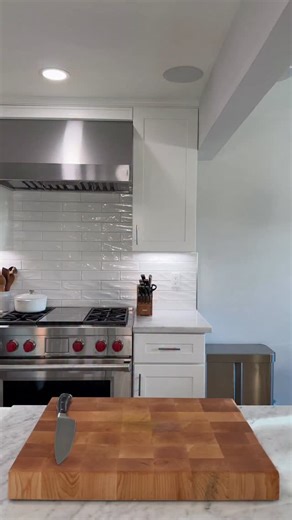 Lemon pepper chicken and rice bowl Lemon pepper chicken: 1 1/2 pounds boneless skinless chicken thighs, chopped into medium sized cubes 1 tablespoon olive oil 2 teaspoon Kosher salt 1 teaspoon pepper 5 garlic cloves, minced 1/2 lemon, zested 1 teaspoon onion powder 1 teaspoon cayenne pepper 2 teaspoon paprika -In a large bowl, cover chicken in olive oil and add all seasonings. Mix until chicken is fully coated. On a baking sheet with a wire rack, lay out the chicken into an even layer. Bake at 4