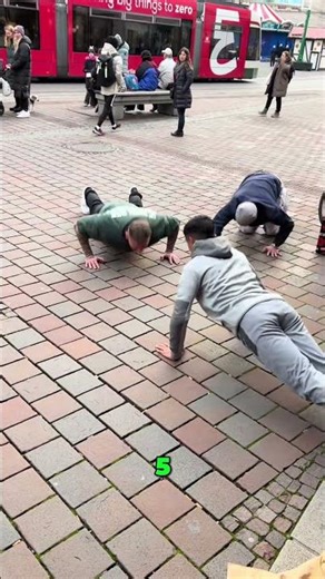 Push-up Challenge: Wer gibt auf? Starke Typen am Start! #shorts