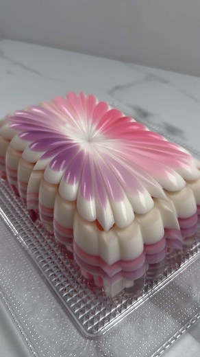 Easy Blackberry and Raspberry Jelly Cake Recipe