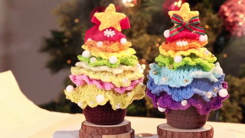 Small Tabletop Christmas Tree, Handmade Crochet Artifical Christmas Decorations Tree with Wooden Base for Birthday Holiday Home Office Decor Gifts for Mom Daughter Dad Friends (Yellow)