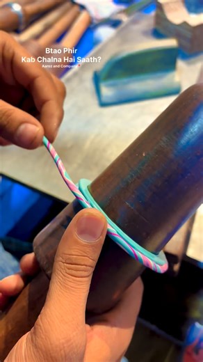 Aaroz and Company | India’s 1st Lac Jewelry Brand on Instagram: "Tag your bangle partner 💖 Free ho? Toh chale chudiyan lene? ✨ 📍 Studio: @aarozandcompany Jaipur, Rajasthan Agar Jaipur aa rahe ho, toh best Lac bangles in Jaipur ke liye is place ko top of your list rakho 💫 #jaipurlacbangles #bangledate #handmadeinjaipur #lacbangles #aarozandcompany #jaipurshopping"