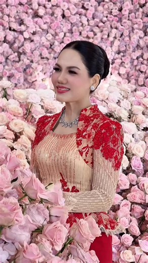 Hy Chrongpheaktra on Instagram: "តុបតែងមុខជូនម៉ាក់កូនក្រមុំ ធ្វើសក់ដោយ @mark.thy.artist * Freelanced Makeup and Hair Style 💋 * Contact work free call ☎️ 081 999909 * Page: Panha makeup artist * Instagram : Panha_artist * YouTube : Panha Celebrity Makeup - - #Cambodian #Cambodiaprettygirl #khmerstar #darakhmer #makeup #makeuplover #makeupoftheday #makeupart #makeuptutorial #makeupsexy #cutie #cute #lovely #hairstyle #hairstylist #o #haircolor #conturingy #smooth #like4like #likeforlike#cambodiam