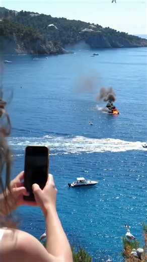 Terrifying Moment a Yacht Bursts into Flames