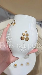 Oooooh unloading a gold lustre firing never gets old. ✨️✨️✨️ I'm over the moon with these new pieces. They've been playing on my mind for years and they finally exist! Woohoo! I have a glaze firing on now with a few more mini versions (along with a whole load of new sensory stones, porcelain tests, necklace pendants and some other stuff) Stay tuned for my next shop launch date! ~ #hannahbillingham #gold #kilnlife #britishceramics #handthrown #slipware #surfacedecoration | Hannah Billingham Art