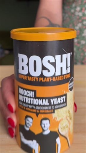 🌱 3 WAYS TO USE YOUR NOOCH 🌱 Ever wondered how to up your nooch game? Check out these 3 easy ways to level up your weeknight dinners or wfh lunches. All ingredients below 👇 GARLIC HERB GREMOTA 3 tbsp nooch 1 tbsp garlic powder 1 tbsp Italian seasoning 1 tbsp breadcrumbs SUPERFOOD SALAD TOPPER 3 tbsp nooch 1 tbsp sunflower seeds 1 tbsp pumpkin seeds 1 tbsp chia seeds 1 tbsp flax seeds SMOKEY ALMOND CRUMB 3 tbsp nooch 2 tbsp chopped smoked almonds 1 tbsp smoked paprika 1 tbsp garlic powder 1/2 